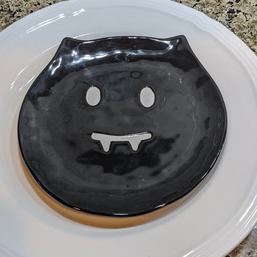 Pottery Barn Kids Bowl Plates Black Bat Set Candy Dish Spooky Rare Retired Htf
